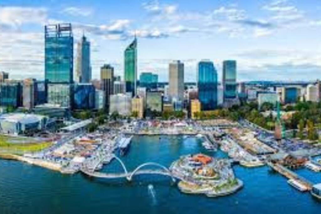In The City Perth 1B1B Pool And Nice View Kültér fotó