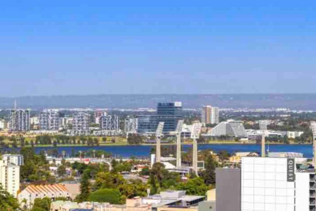 In The City Perth 1B1B Pool And Nice View Kültér fotó