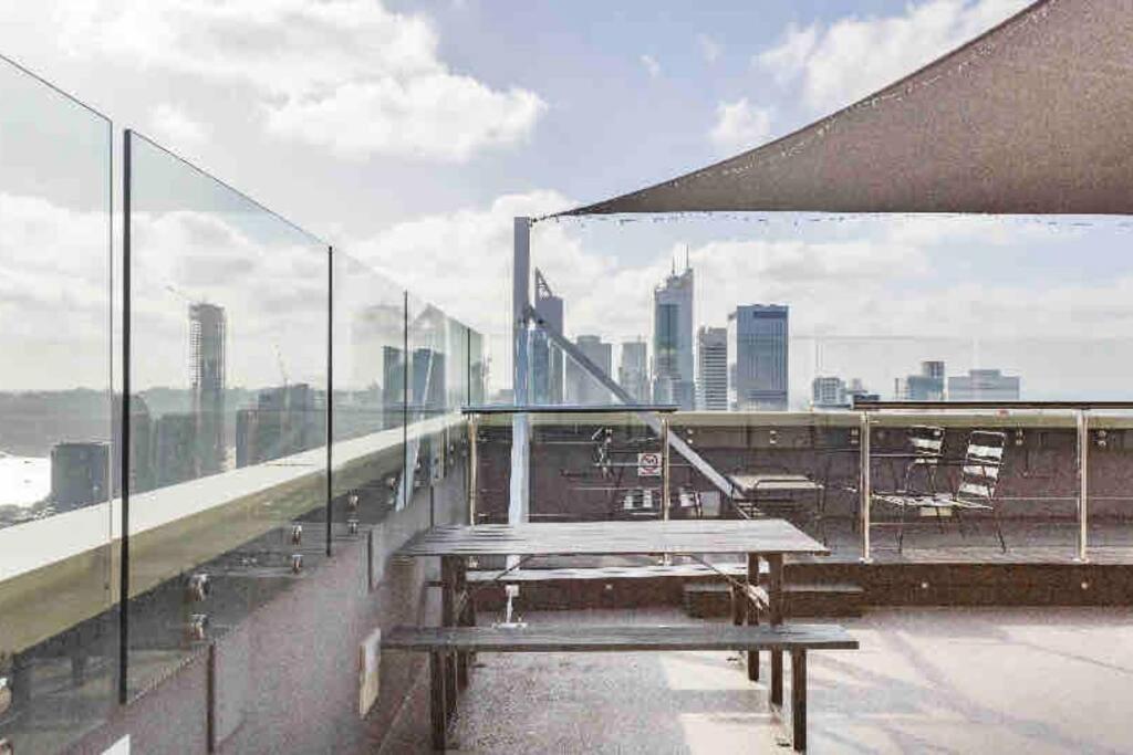 In The City Perth 1B1B Pool And Nice View Kültér fotó
